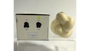 Three Honey Flamingo Tube Knot Candle, Ivoy, Dark Grey Dot, Jasmine, 510G