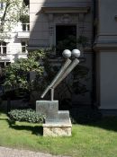 Fritz Koenig. ”Zwei VIII”. 1975
