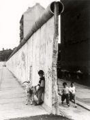 Wolfgang Krolow. 'Zweigeteilt'. Berlin-Kreuzberg. 1990