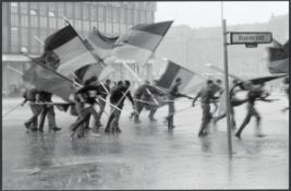 Harald Hauswald. ”Berlin, 1. Mai”. 1987