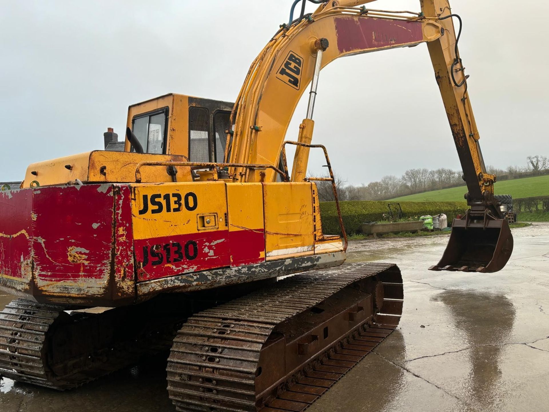 JCB JS130 EXCAVATOR . IN WORKING ORDER