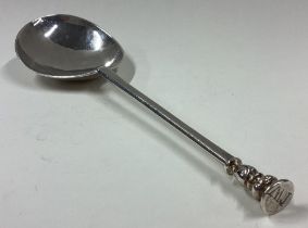 A fine early 17th Century silver seal top spoon.