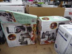 +VAT Two food graters plus a vegetable chopper