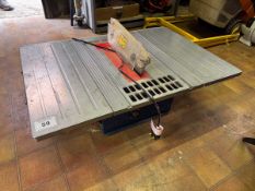 NO HAMMER VAT - Clarke Woodworker CTS10D 10" table saw, 1 ph (This lot is located in Waresley,