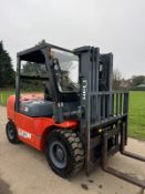 Heli 4 Tonne Diesel forklift truck Triple Mast Very Low Hours