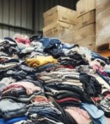1000 Pieces of Mixed Clothing Pallet Second-Hand, Assorted Ages & Styles