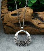 New! Vintage Style Carved Jewellery Set