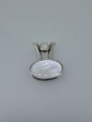 Silver pendant set with mother of pearl