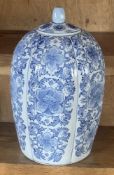 A Magnificent Chinese Blue and White Porcelain Lidded Ginger Jar