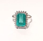 Certified 5.50 ct Natural Emerald and Diamonds 18K White Gold Ring