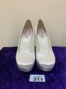 Designer Embellished Shoes Size 7 To 8 In Ivory