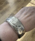Large Chunky Vintage Solid Sterling Floral Etched Bangle 43g 1959