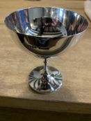 A Handsome Solid Sterling Silver Trophy Cup, Presented To The Dore & Totley Golf Club In 1928