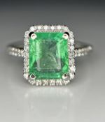 Beautiful 2.59ct Natural Columbian Emerald With Natural Diamonds & 18k Gold