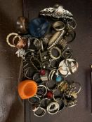 WomenÕs Rings