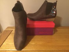 Dolcis “Jean” Chelsea Boots, Size 5, Chocolate - New RRP £49.99