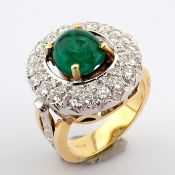 18K Yellow Gold Cluster Ring Detailed With Vibrant Emerald and Brillant Diamonds