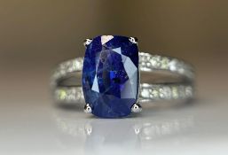Beautiful 3.16 CT Natural Ceylon Cornflour Blue Sapphire Diamonds & 18k Gold
