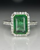 Beautiful 2.67ct Natural Columbian Emerald With Natural Diamonds & 18k Gold