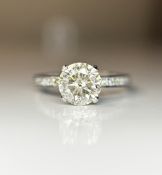 Beautiful 1.70ct Untreated Natural Solitaire Diamond & 18k Gold