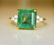 Beautiful Natural Emerald 3.25 CT With Natural Diamonds & 18k Gold