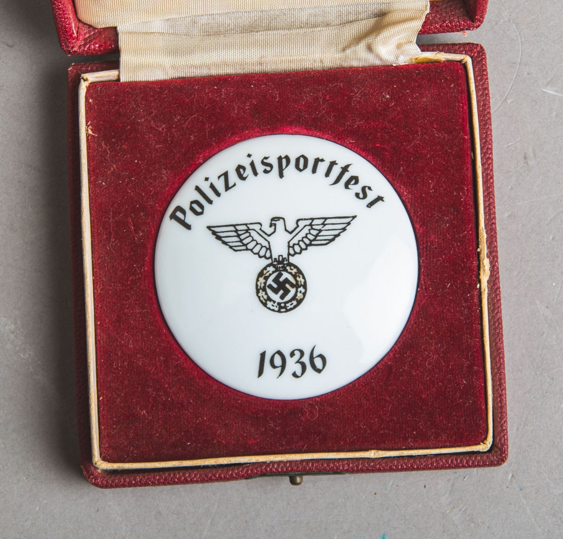 Runde Porzellan-Plakette "Polizeisportfest 1936" (Drittes Reich)