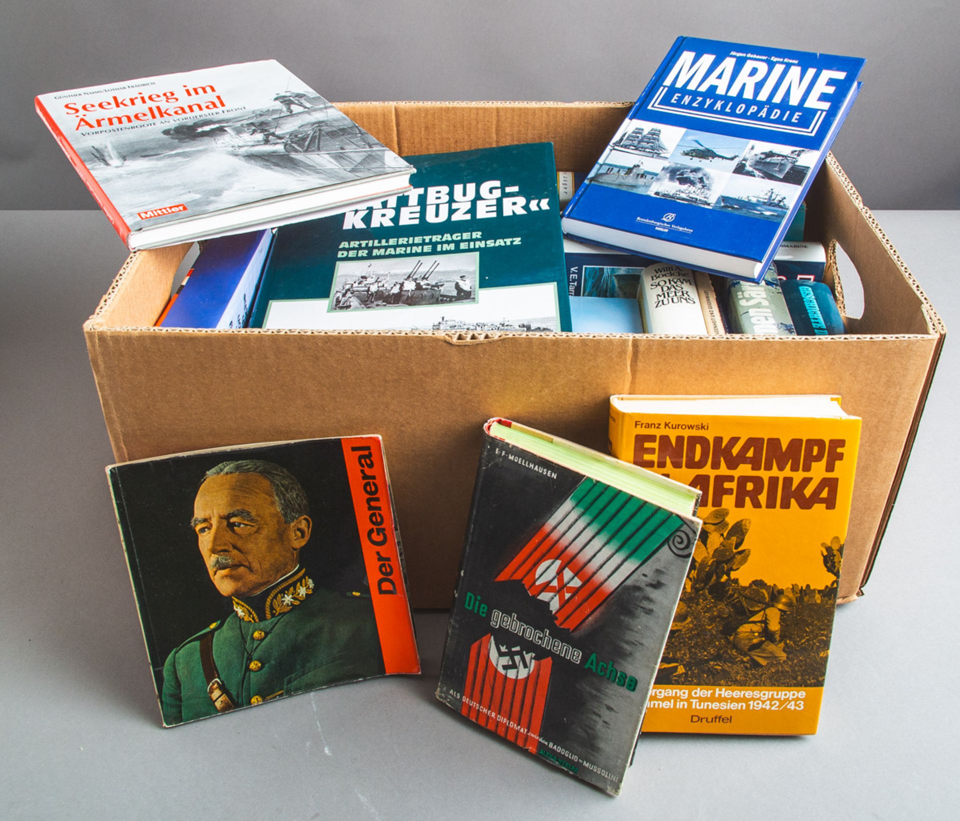 Großes Konvolut militärischer Bücher (1. u. 2. WK)
