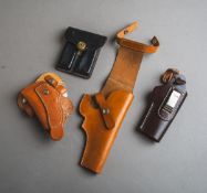 4-teiliges Konvolut von Magazintasche und Holster