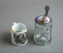 2-teiliges Konvolut von patriotischen Krügen