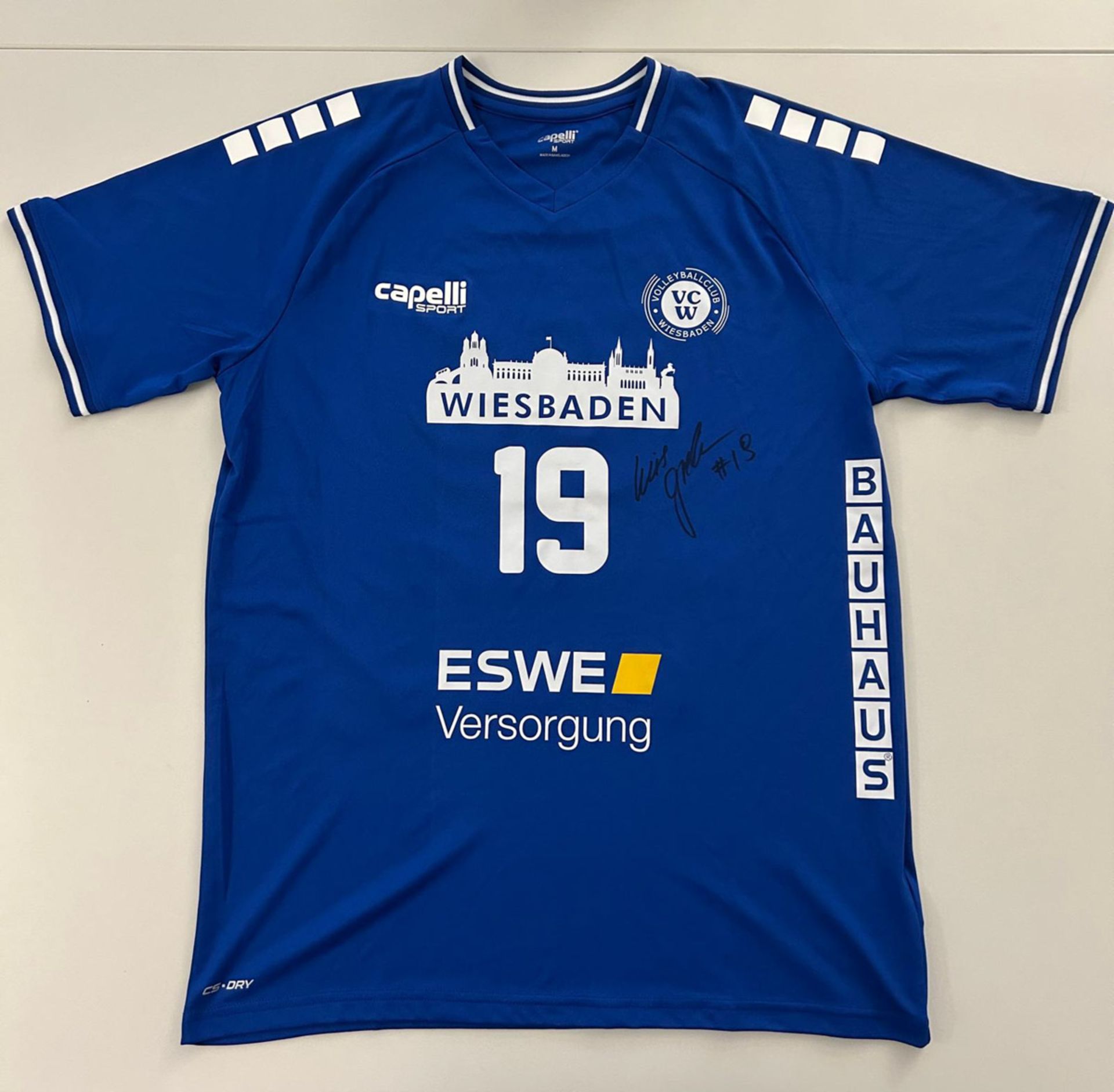 Original-Trikot von Greta Kiss (getragen & handsigniert)