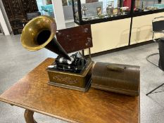 Phonograph 