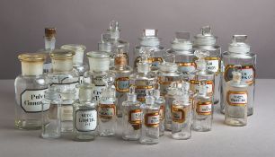 Großes Konvolut von Apothekergefäßen (20. Jh.)