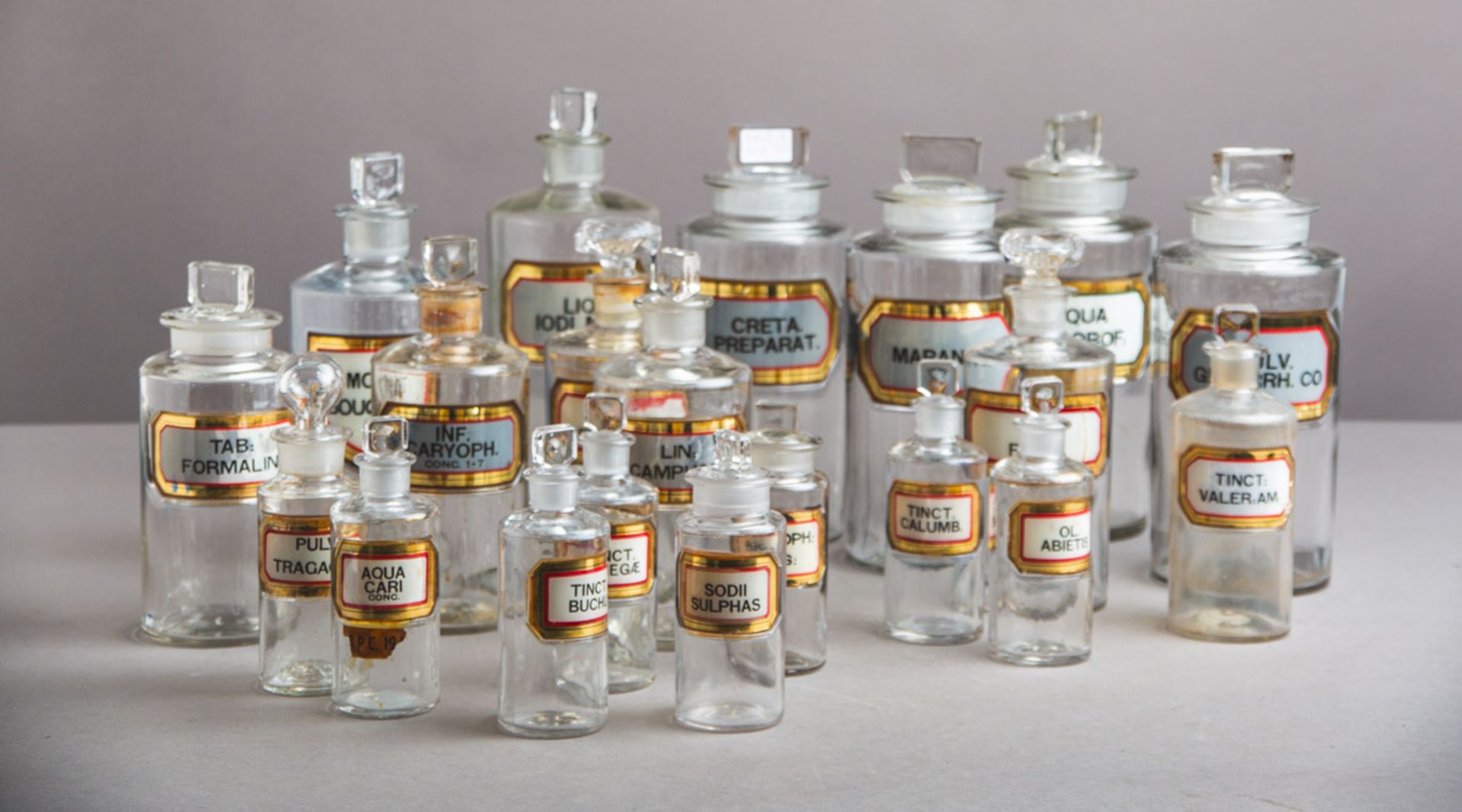 Großes Konvolut von Apothekergefäßen (20. Jh.) - Bild 2 aus 2
