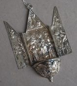 Weihwasserbecken in Form eines Triptychons