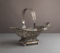 Silber-Henkelkorb mit passender Zuckerzange (Hersteller unbekannt, um 1900)