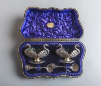 2-teiliges Set von Salieren 925 Sterlingsilber (London, England, um 1900)