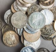 55-teiliges Konvolut von 5-DM-Sondermünzen und 10-DM-Sondermünzen (BRD)