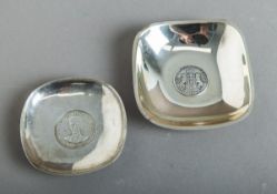 2-teiliges Konvolut von Silberschalen mit eingelassener Silbermünze