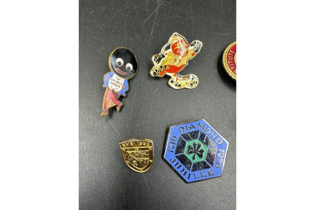 A selection of vintage pin badges and tie pins, various subjects to include the Scottish piper - Image 2 of 5