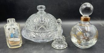 A small selection of glass items to include scent bottle, Buckingham Palace collectable etc.
