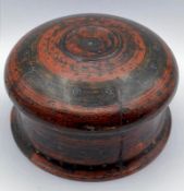 An old INDIAN wooden spice box (total height: 9cm; diameter: 15cm).