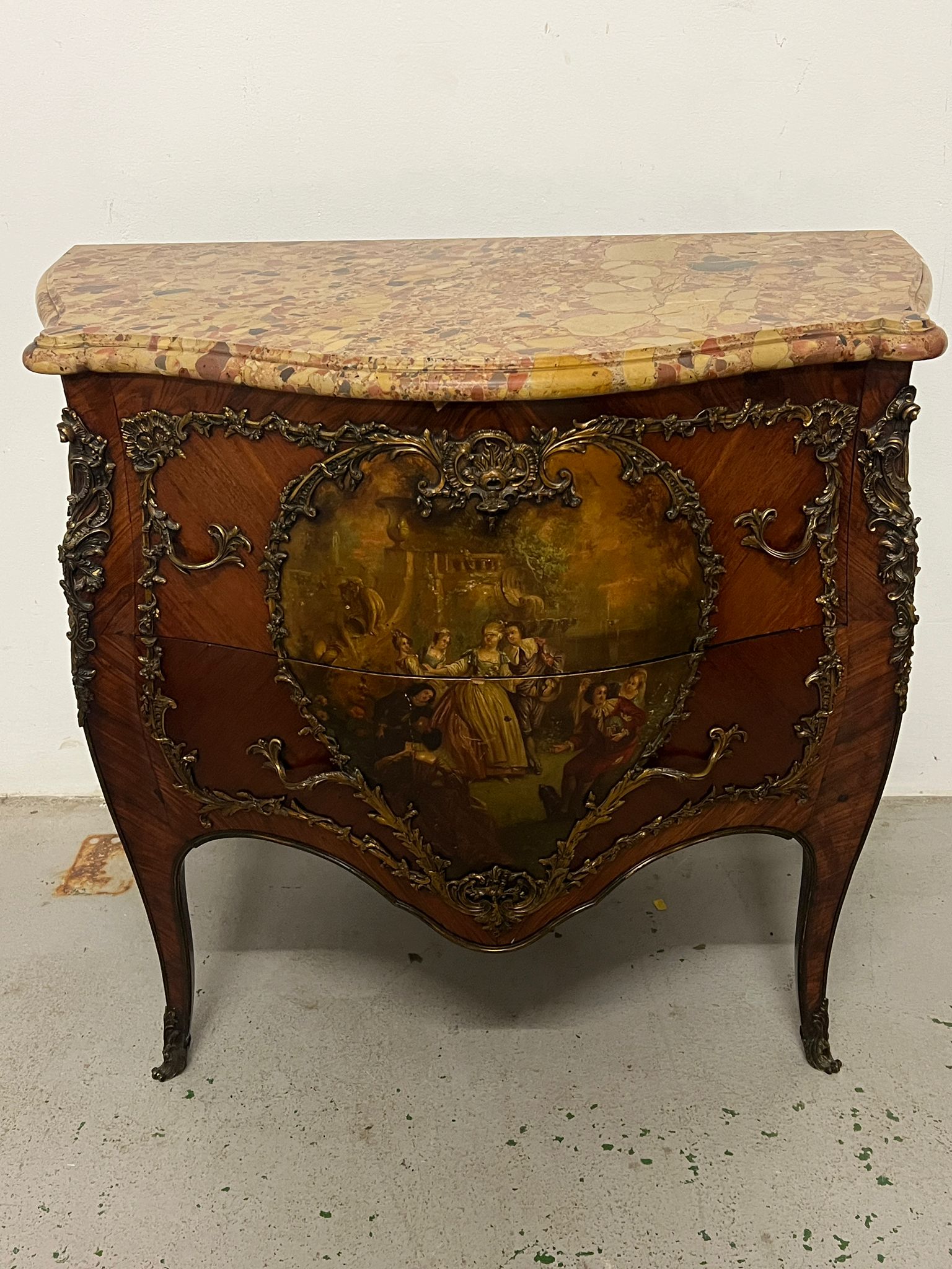 A marble topped commode, The French commode painted to front (H89cm W98cm D54cm)