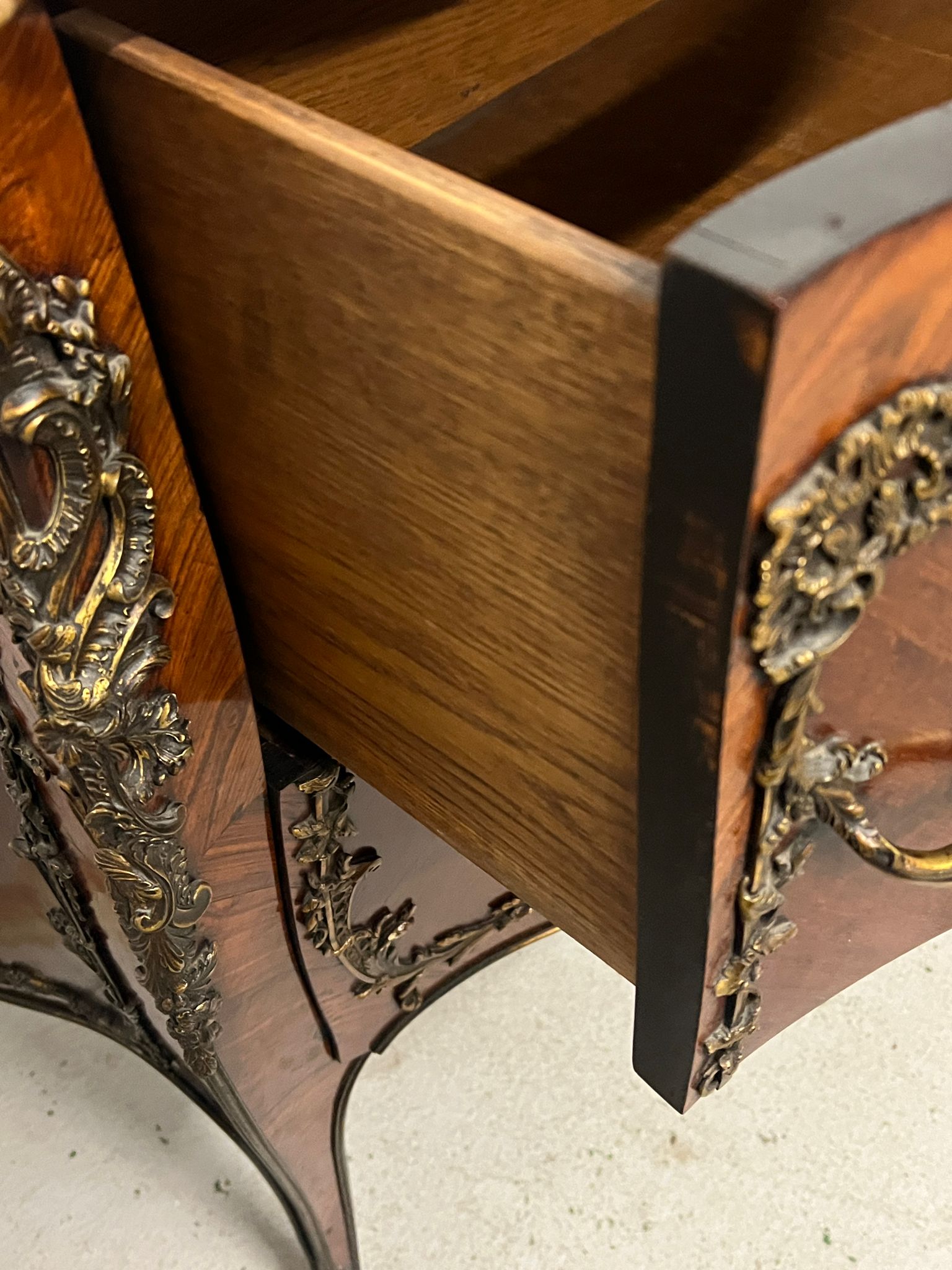 A marble topped commode, The French commode painted to front (H89cm W98cm D54cm) - Image 2 of 4
