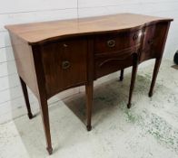 A Serpentine Edwardian mahogany sideboard (H91cm W138cm D61cm)