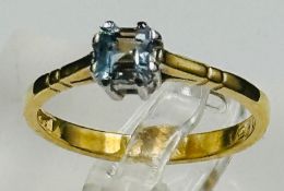An 18ct yellow gold set aquamarine ring, approximate size L.5 and weight 2.2g.