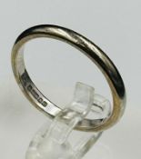 A platinum wedding band, approximate weight 3.3g and size P