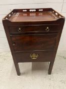 Georgian mahogany tray- top commode bedside cabinet (H82cm W51cm D45cm)