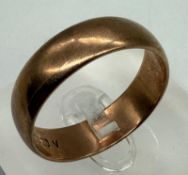 A 9ct gold wedding band, approximate weight 7.7g