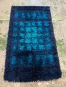 Pop Art style rug, blue and cube design 180cm x 90cm