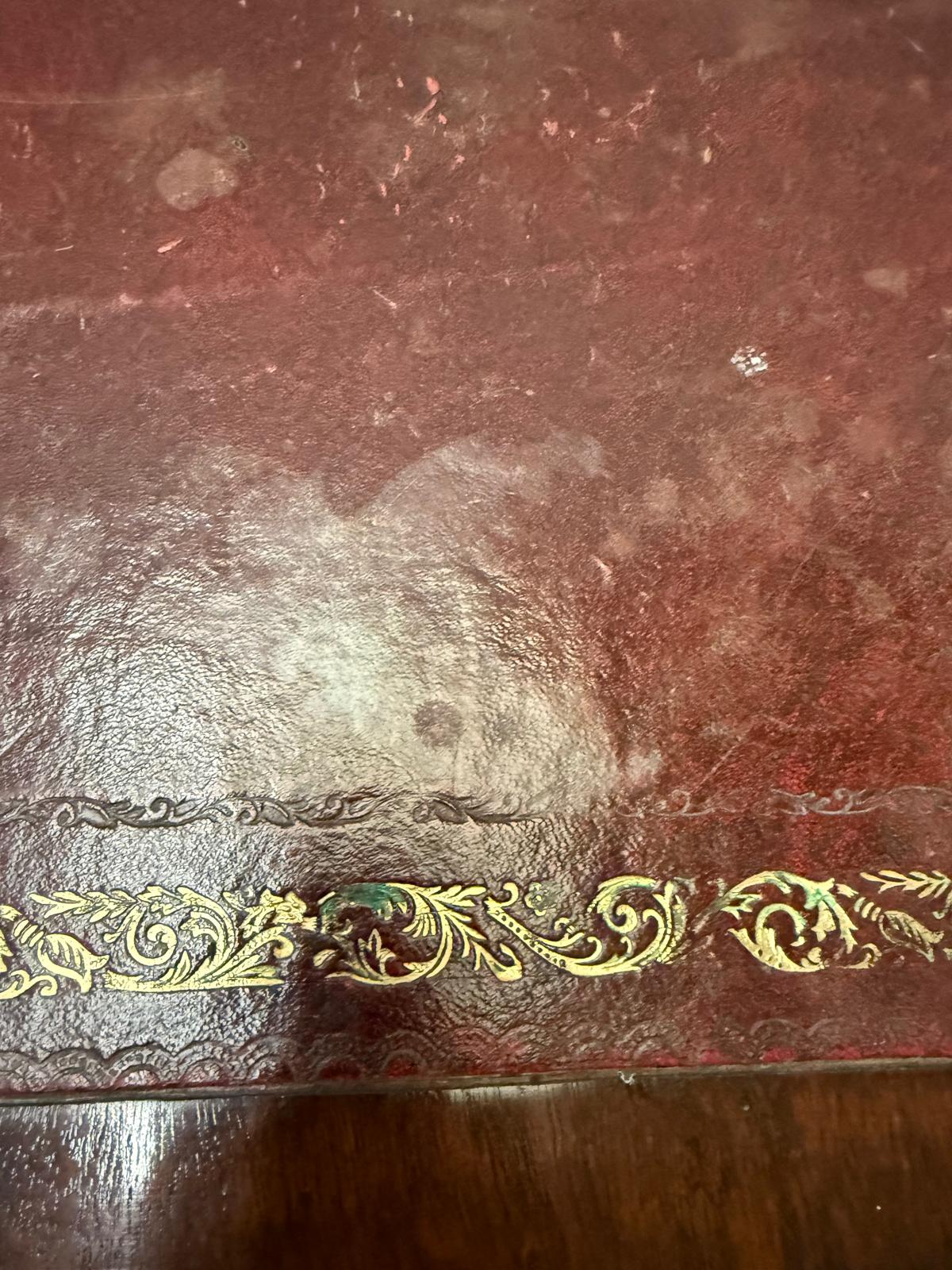 A red leather topped pedestal desk, one long central drawer flanked by eight short drawers and on - Image 4 of 6